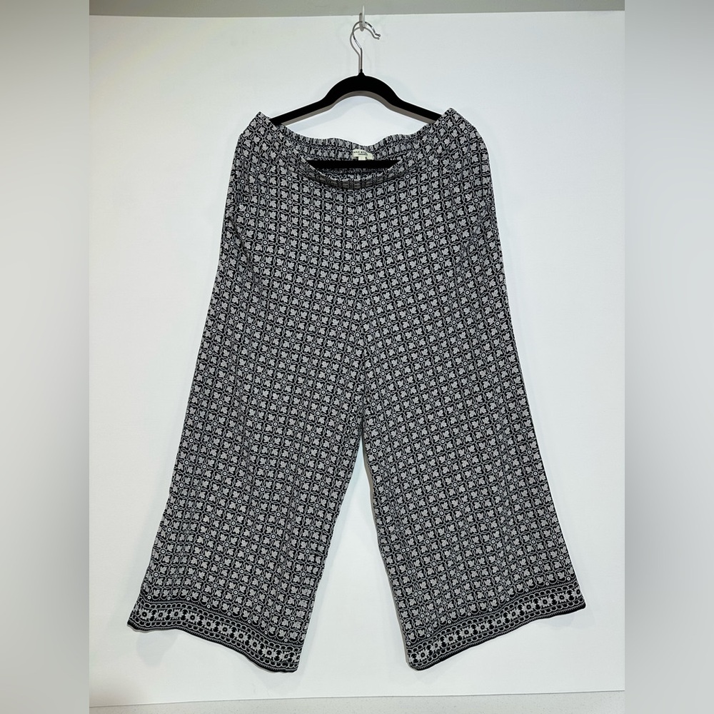 Max Studio Black and White Geometric Wide Leg Pants